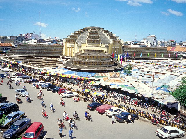 10-1 Central Market, Phnom Penh, Cambodia, Octomber 2002/ Bessa R 25mm Kodak EBX