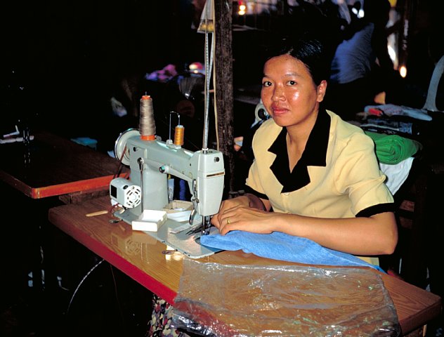 10-7 Russian Market, Phnom Penh, Cambodia, October 2002/ Leica Minilux 40mm Kodak EBX