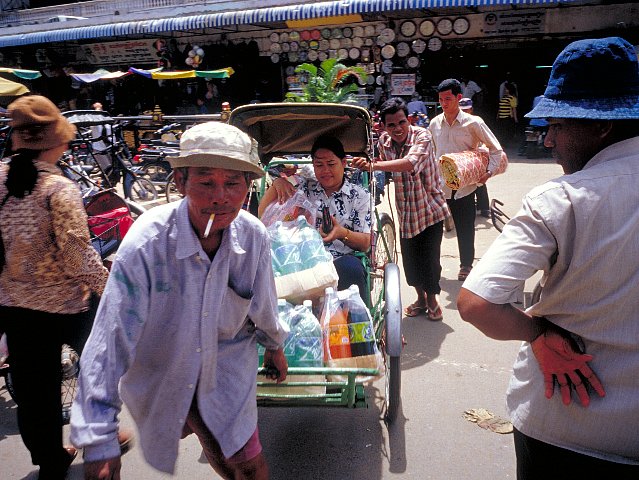 10-12 Russian Market, Phnom Penh, Cambodia, October 2003/ Bessa R 25mm 40mm Kodak EBX