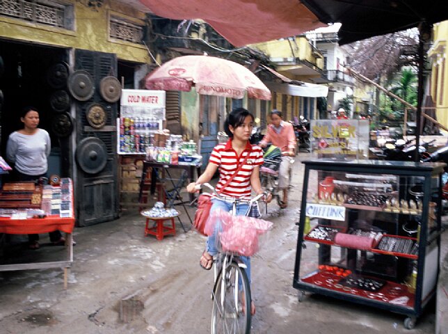 64-5 Hanoi, Vietnam, January 2004/ Bessa R Snapshot Scopar 25mm Kodak EBX