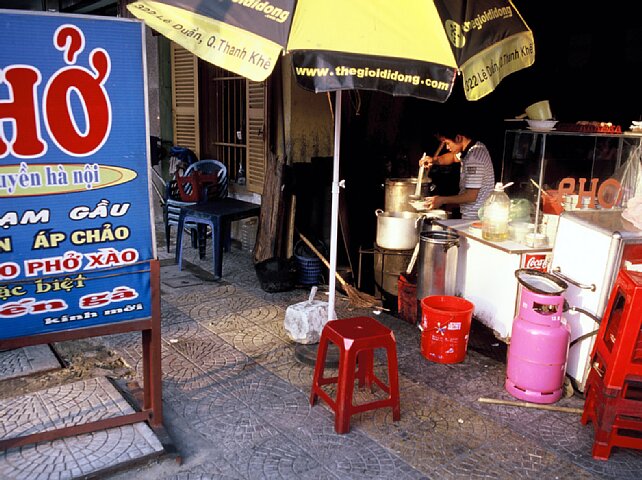 64-10 Hanoi, Vietnam, January 2003/ Bessa R Snapshot Scopar 25mm Kodak EBX