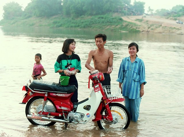 23-10 Tha Ngon, Lao PDR, 1989/ Pentax MX Takmar 50mm Kodak Negative Film GA100