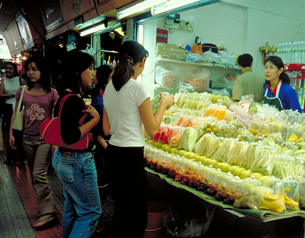 3-10 Siam Center, Bangkok, Thailand, September 2002/ Bessa R 25mm Kodak EBX