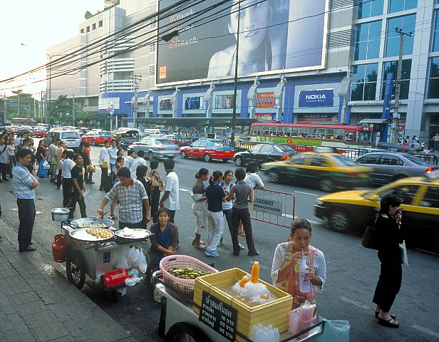 3-11 Siam Center, Bangkok, Thailand, September 2002/ Bessa R 25mm Fuji RDP III