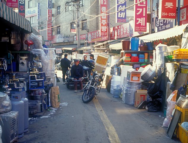 31-7 Seoul, Korea, December 2000/ Leica Minilux 40mm Kodak EBX