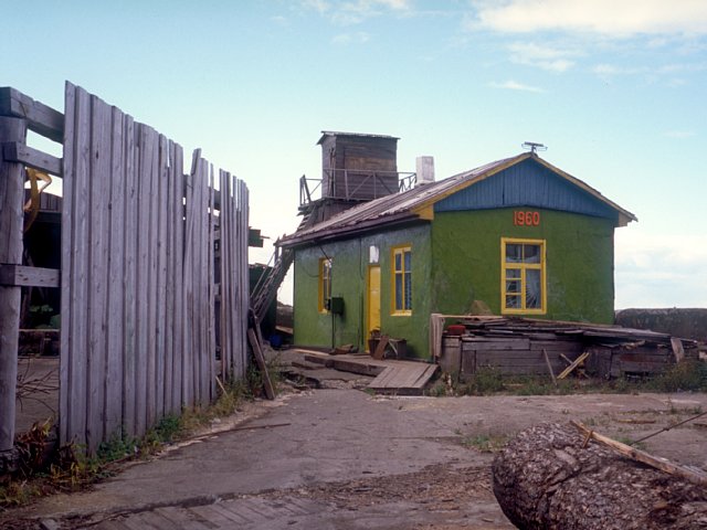 32-11 Holmsk, Sakhalin, Russia, September 2001/ Leica Minilux 40mm Kodak EB-2