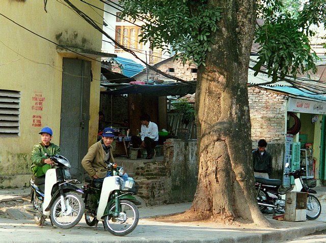 39-3 Hanoi, Vietnam, 1995/ Pentax MX Takmar 50mm Kodak G400-3