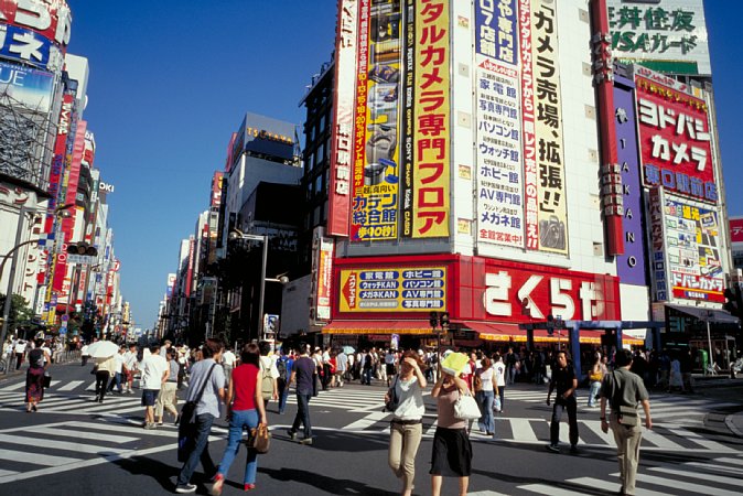 44-11 Shinjuku, Tokyo, July 2002/ Bessa R Snapshot Scopar 25mm Kodak EBX