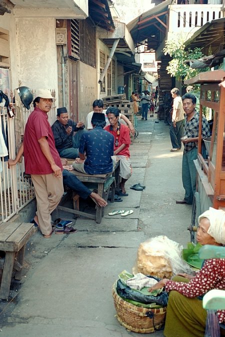 53-6 Old Town, Surabaya, Indonesia, June 2004/ Leica Minilux 40mm Kodak Gold 200-6