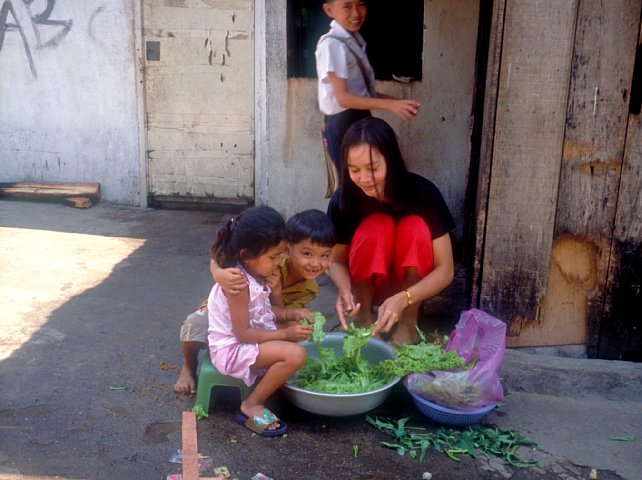 54-9 Sihanoukville, Cambodia, March 2004/ Leica Minilux 40mm Fuji RHPIII