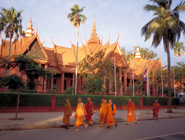 55-5 National Museum, Phnom Penh, Cambodia, December 2002/ Bessa R Snapshot Scopar 25mm Kodak EBX