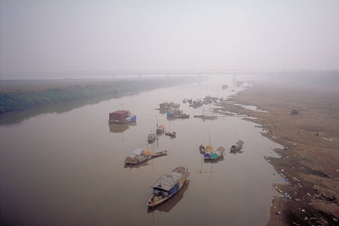 60-2 Hong River, Hanoi, Vietnam, January 2004/  Bessa L Snapshot Scopar 25mm Kodak EBX