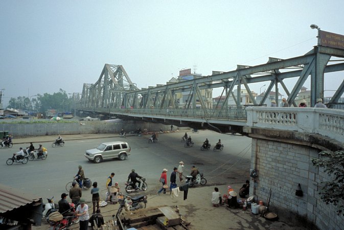 60-3 Long Bien Bridge, Hanoi, Vietnam, January 2003/  Bessa L Snapshot Scopar 25mm Kodak EBX