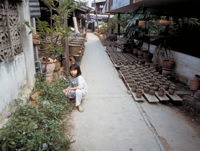 61-4 Koh Kret, Thailand, December 2002/ Bessa R 25mm Kodak EL2