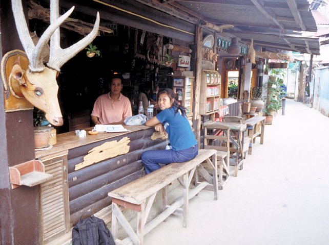 61-10 Koh Kret, Thailand, December 2002/ Bessa R 25mm Kodak EL2