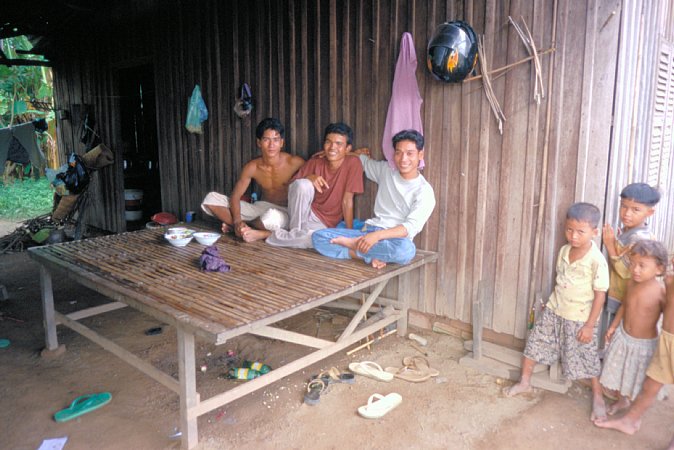 62-11 Koah Dack, Kandal Prov., Cambodia, October 2003/ Bessa R 25mm Fuji RHP III