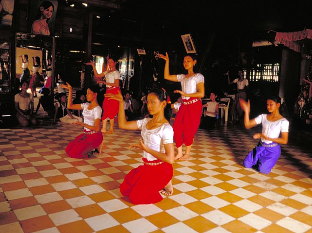 62-7 Koah Dack, Kandal Prov., Cambodia, November 2002/ Bessa R 25mm Kodak EBX