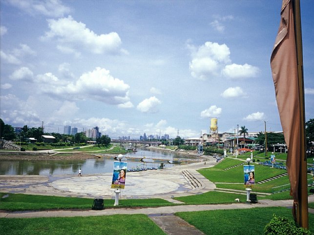 50-10 Quiapo, Manila, the Philippines, August 2004/ Bessa L Snapshot Scopar 25mm Kodak EBX