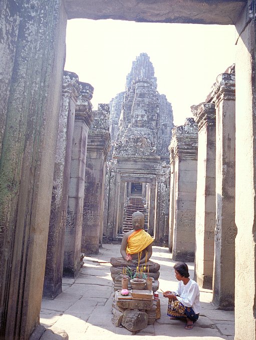 8-4 Angkor Thom, Siem Reap, Siem Reap Prov., February 2003/ Bessa R 25mm Kodak EBX