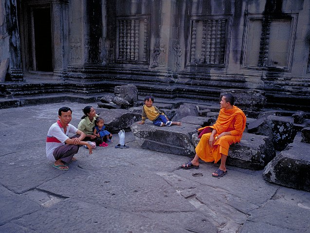 8-11 Angkor Wat, Siem Reap, Siem Reap Prov., February 2003/ Bessa R 25mm Kodak EBX