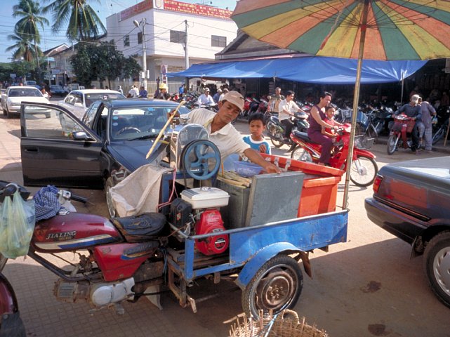 56-3 93 Street, Phnom Penh, Cambodia, March 2004/ Bessa R Snapshot Scopar 25mm Kodak EBX